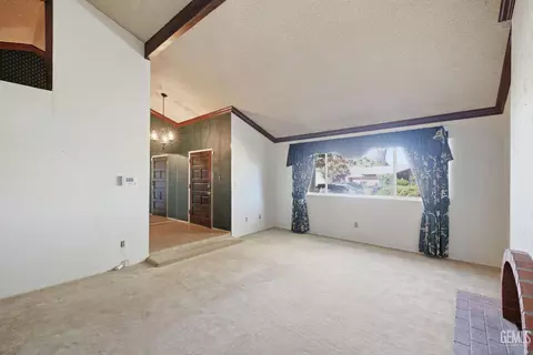 Living - 2004 Juniper Ct, Bakersfield, CA 93309 photo 5 of 9