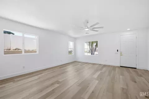 Living - 112 Manzanita Ln, Tehachapi, CA 93561 photo 5 of 5