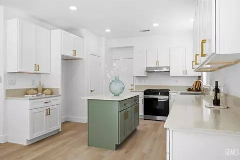 Kitchen - 112 Manzanita Ln, Tehachapi, CA 93561 photo 1 of 5