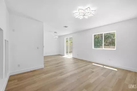 Living - 112 Manzanita Ln, Tehachapi, CA 93561 photo 4 of 5