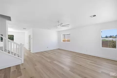 Living - 112 Manzanita Ln, Tehachapi, CA 93561 photo 2 of 5