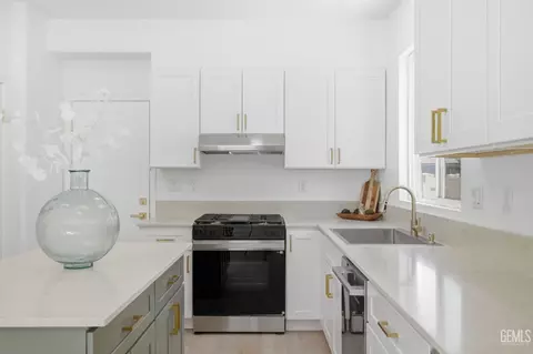 Kitchen - 112 Manzanita Ln, Tehachapi, CA 93561 photo 5 of 5