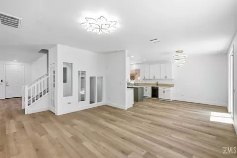 Entry Way - 112 Manzanita Ln, Tehachapi, CA 93561 photo 1 of 7
