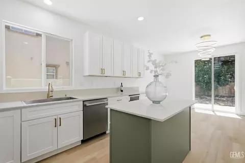 Kitchen - 112 Manzanita Ln, Tehachapi, CA 93561 photo 3 of 5