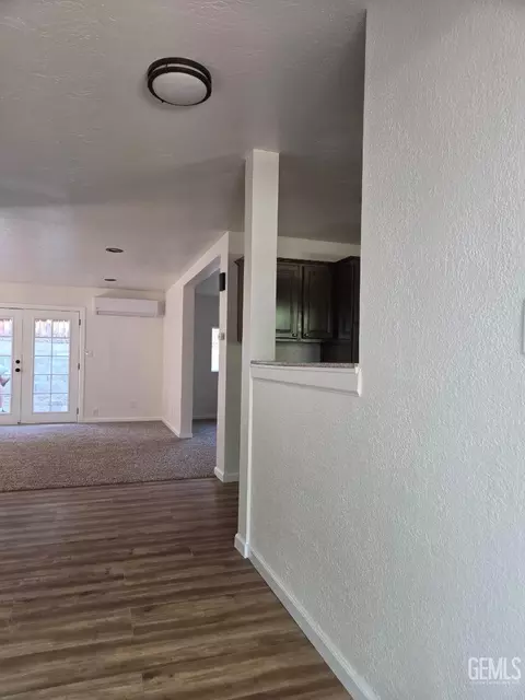 Entry Way - 17660 Arlington Pl, Tehachapi, CA 93561 photo 1 of 3