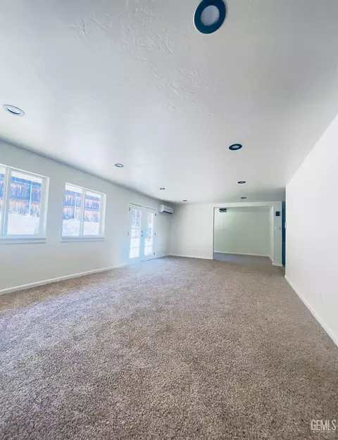 Living - 17660 Arlington Pl, Tehachapi, CA 93561 photo 3 of 3