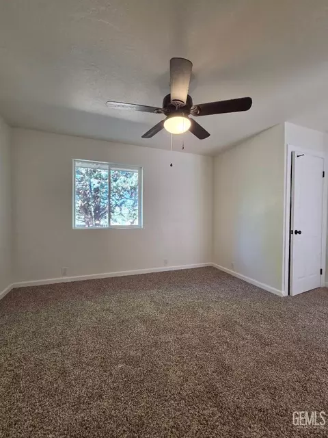 Bedroom - 17660 Arlington Pl, Tehachapi, CA 93561 photo 2 of 4