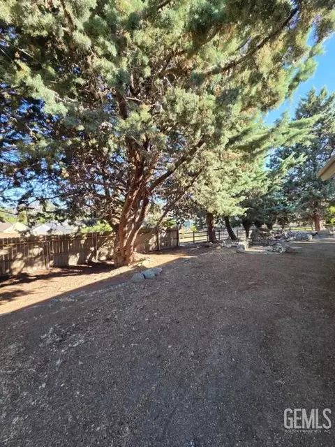 Exterior - 17660 Arlington Pl, Tehachapi, CA 93561 photo 1 of 4