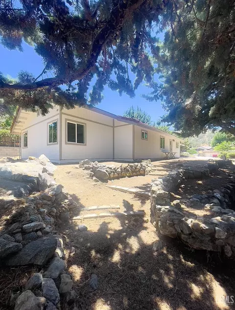 Exterior - 17660 Arlington Pl, Tehachapi, CA 93561 photo 2 of 4