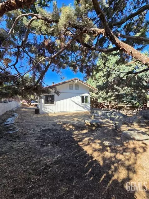 Exterior - 17660 Arlington Pl, Tehachapi, CA 93561 photo 4 of 4