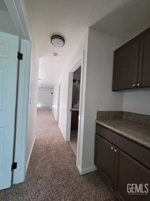 Entry Way - 17660 Arlington Pl, Tehachapi, CA 93561 photo 2 of 3