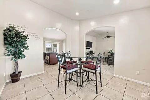 Dining - 6014 Samuelson St, Bakersfield, CA 93313 photo 2 of 2