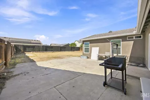Exterior - 6014 Samuelson St, Bakersfield, CA 93313 photo 5 of 10