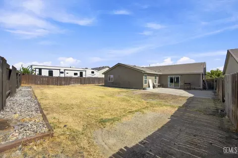 Exterior - 6014 Samuelson St, Bakersfield, CA 93313 photo 8 of 10