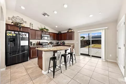Kitchen - 6014 Samuelson St, Bakersfield, CA 93313 photo 1 of 5