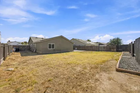 Exterior - 6014 Samuelson St, Bakersfield, CA 93313 photo 9 of 10