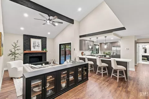 6805 Saddleback Dr, Bakersfield, CA 93309