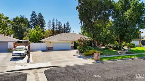 6918 Crestwood St, Bakersfield, CA 93308