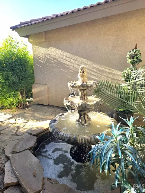 Exterior - 11341 Tee Box Ln, Taft, CA 93268 photo 2 of 10
