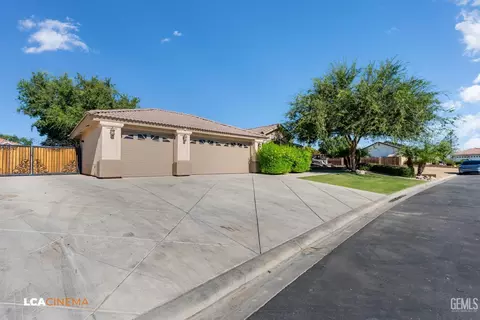 Exterior - 11341 Tee Box Ln, Taft, CA 93268 photo 10 of 10