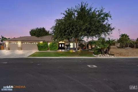 Exterior - 11341 Tee Box Ln, Taft, CA 93268 photo 7 of 10
