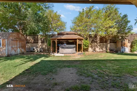 Exterior - 11341 Tee Box Ln, Taft, CA 93268 photo 4 of 10