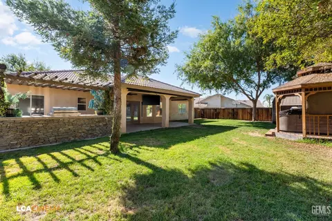 Exterior - 11341 Tee Box Ln, Taft, CA 93268 photo 5 of 10