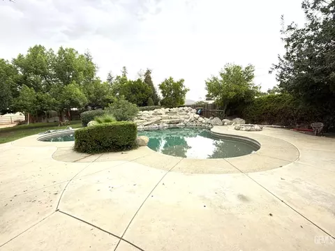 Exterior - 14618 Goodwin Ave, Bakersfield, CA 93314 photo 7 of 16