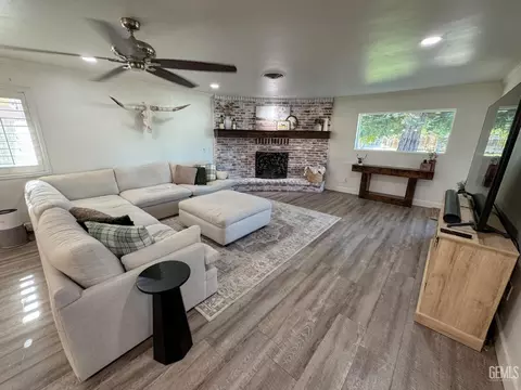 Living - 14618 Goodwin Ave, Bakersfield, CA 93314 photo 1 of 2