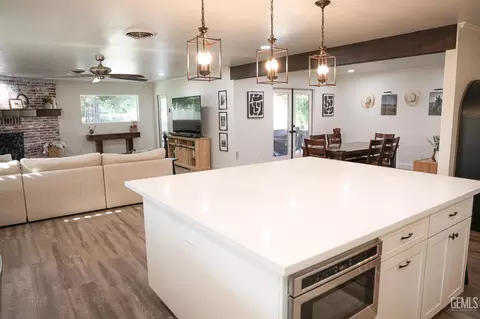 Kitchen - 14618 Goodwin Ave, Bakersfield, CA 93314 photo 3 of 5