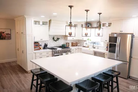 Kitchen - 14618 Goodwin Ave, Bakersfield, CA 93314 photo 4 of 5