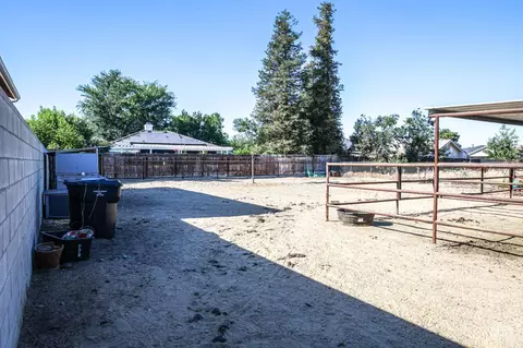 Exterior - 14618 Goodwin Ave, Bakersfield, CA 93314 photo 10 of 13