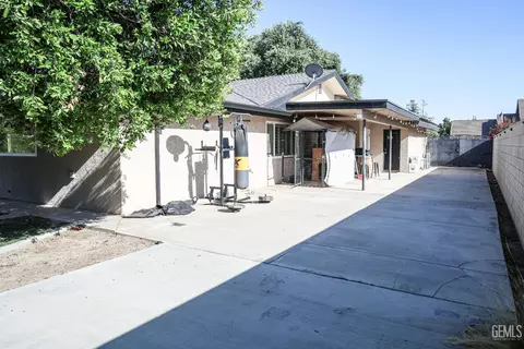 Exterior - 14618 Goodwin Ave, Bakersfield, CA 93314 photo 12 of 13