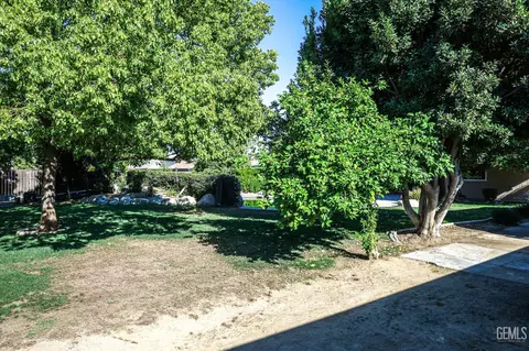Exterior - 14618 Goodwin Ave, Bakersfield, CA 93314 photo 7 of 13