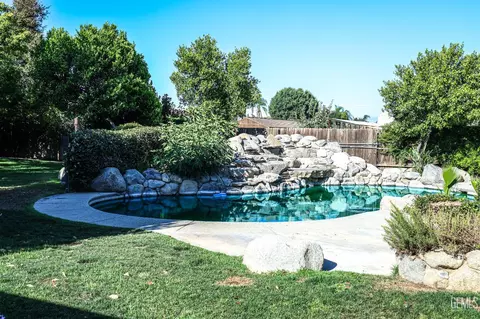 Exterior - 14618 Goodwin Ave, Bakersfield, CA 93314 photo 3 of 13