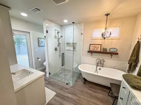 Bath - 14618 Goodwin Ave, Bakersfield, CA 93314 photo 1 of 6