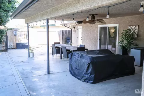 Exterior - 14618 Goodwin Ave, Bakersfield, CA 93314 photo 2 of 13