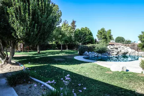 Exterior - 14618 Goodwin Ave, Bakersfield, CA 93314 photo 4 of 13