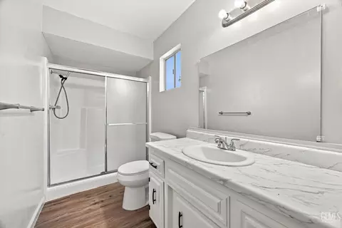 Bath - 2729 Agate St, Bakersfield, CA 93304 photo 1 of 2