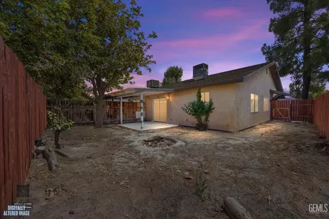 Exterior - 2729 Agate St, Bakersfield, CA 93304 photo 4 of 8