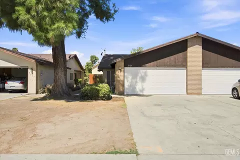 Exterior - 2729 Agate St, Bakersfield, CA 93304 photo 3 of 8