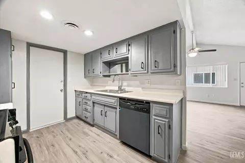Kitchen - 2729 Agate St, Bakersfield, CA 93304 photo 3 of 3