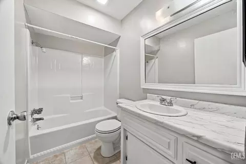 Bath - 2729 Agate St, Bakersfield, CA 93304 photo 2 of 2
