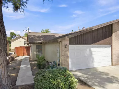 Exterior - 2729 Agate St, Bakersfield, CA 93304 photo 1 of 8