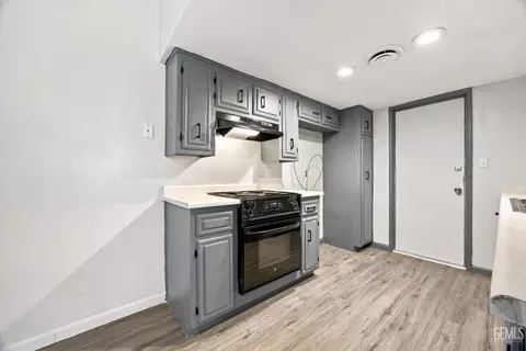 Kitchen - 2729 Agate St, Bakersfield, CA 93304 photo 2 of 3