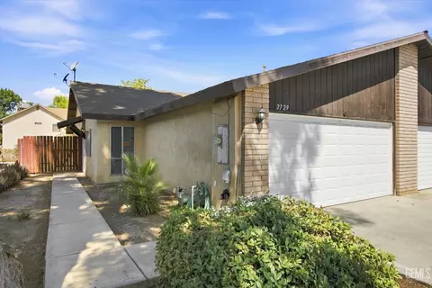 Exterior - 2729 Agate St, Bakersfield, CA 93304 photo 2 of 8
