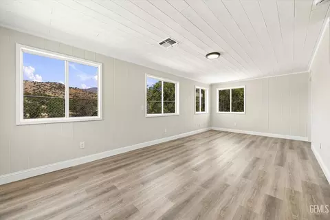 Living - 20735 Schell Ranch Rd, Caliente, CA 93518 photo 6 of 7