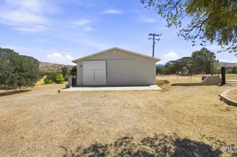 Exterior - 20735 Schell Ranch Rd, Caliente, CA 93518 photo 6 of 6