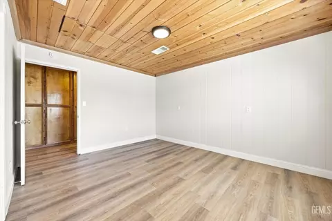 Bedroom - 20735 Schell Ranch Rd, Caliente, CA 93518 photo 4 of 5
