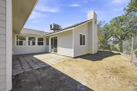 Exterior - 20735 Schell Ranch Rd, Caliente, CA 93518 photo 5 of 6